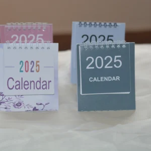 تقويم مكتبي صغير لعام 2025